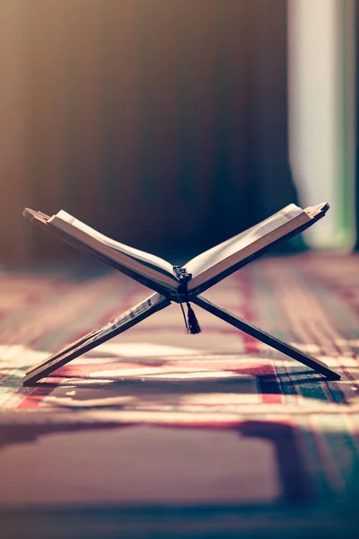 Quran in the mosque - open for prayers — Stock Photo, Image