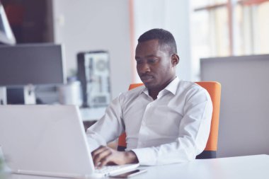 Bilgisayarda Office Başlangıç iş işadamı