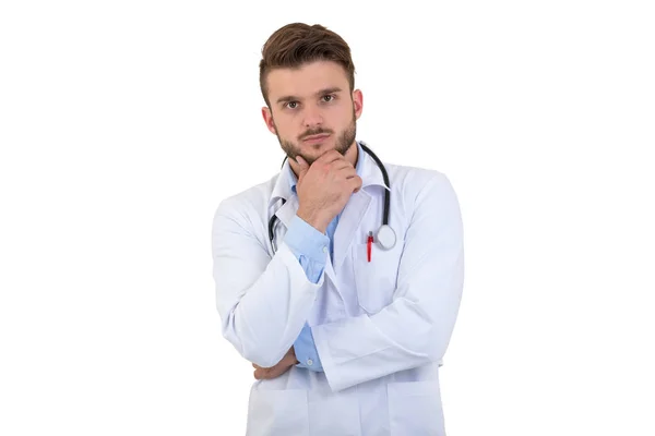 Retrato de jovem médico confiante em fundo branco — Fotografia de Stock