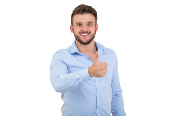 Retrato de un joven feliz mostrando el signo de pulgar hacia arriba aislado sobre fondo blanco — Foto de Stock