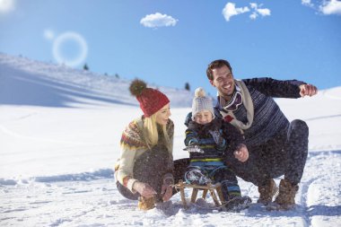 kızak kış Wood, neşeli kış eğlenceleri mutlu aile rides