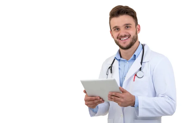 Ung läkare med tablett isolerad på vit — Stockfoto