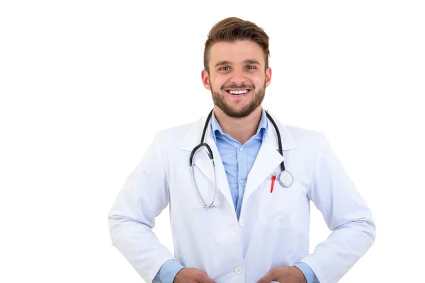 Jeune docteur confiant avec un stéthoscope dans les mains . — Photo