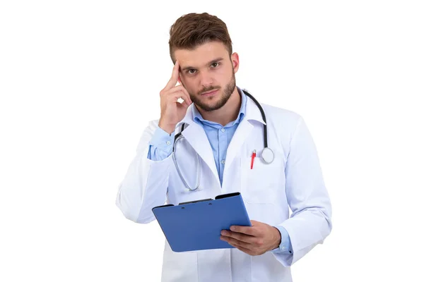 Bezorgd jonge arts met een peinzende gebaar geïsoleerd op witte achtergrond — Stockfoto