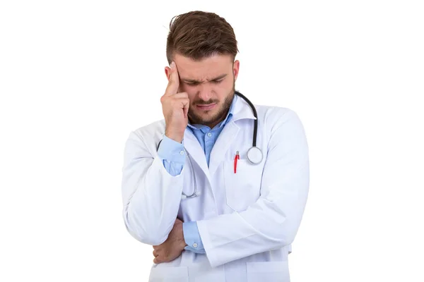 Joven Doctor estornudando aislado sobre fondo blanco — Foto de Stock