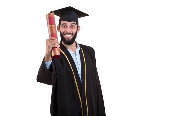 Étudiant diplômé portant une robe et une casquette isolées sur fond blanc — Photo