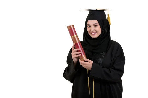 Estudante muçulmano árabe pós-graduação feliz com diploma — Fotografia de Stock