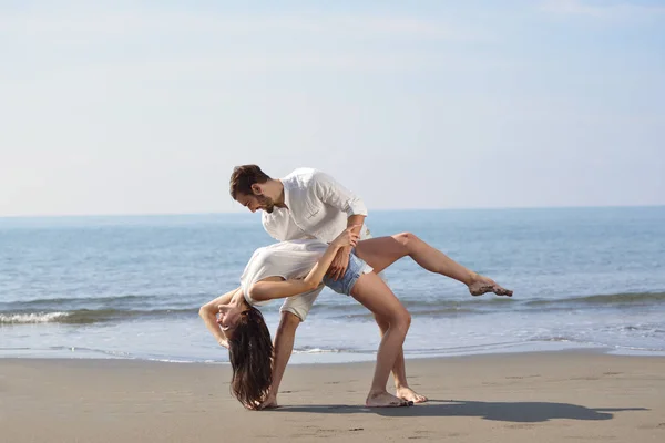 Happy young romantic couple in love have fun on beautiful beach at beautiful summer day. — Stock Photo, Image