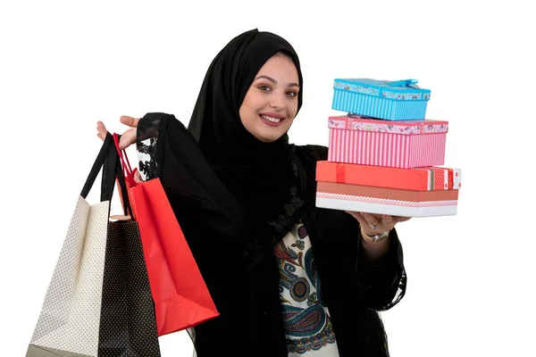 Arab nő könyv bevásárló táskák és elszigetelt fehér díszdobozok — Stock Fotó