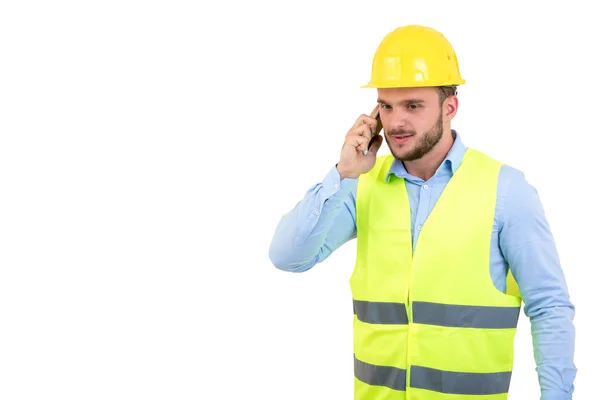 โกรธ วิศวกรก่อสร้างหนุ่มตะโกนใส่โทรศัพท์ — ภาพถ่ายสต็อก