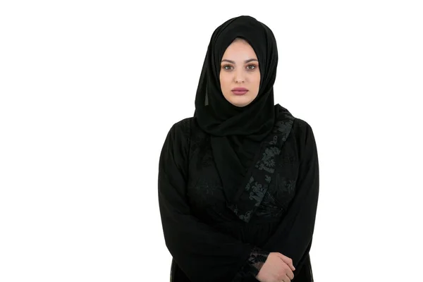 Jeune femme portant des vêtements arabes traditionnels hijab — Photo