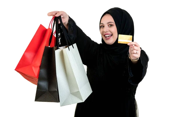 Arab nő, könyv bevásárló táskák, elszigetelt fehér — Stock Fotó