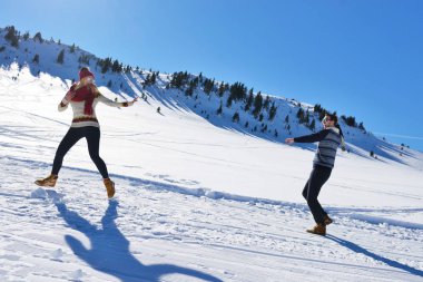 Eğleniyor çift yokuş aşağı çalışan