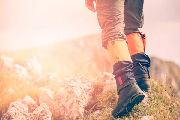 Mountain hiking. Lens flare, shallow depth of field. — Stock Photo, Image