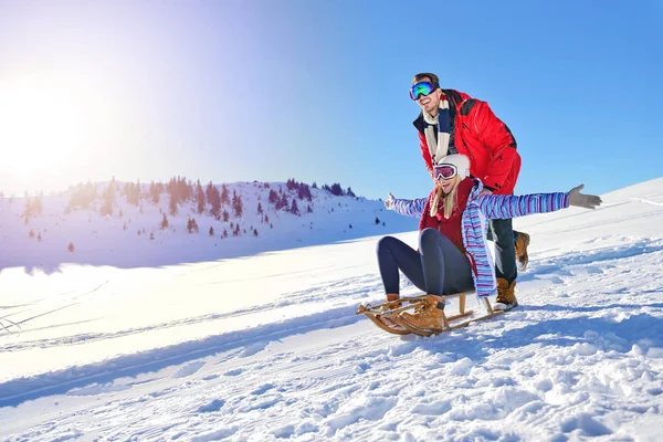 Young Couple Sledding And Enjoying On Sunny Winter Day — Stock Photo, Image