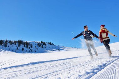 Eğleniyor çift yokuş aşağı çalışan
