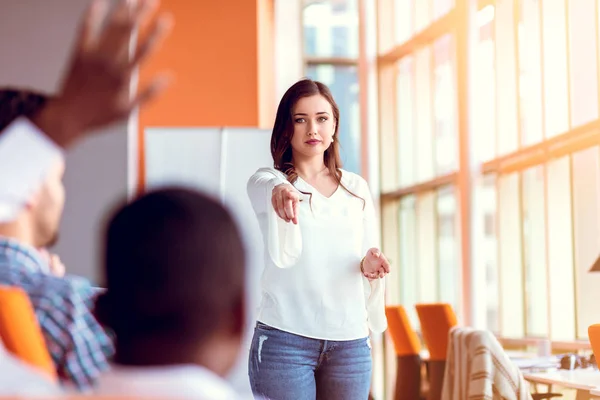 Group of casually dressed businesspeople discussing ideas in the office. — Stock Photo, Image