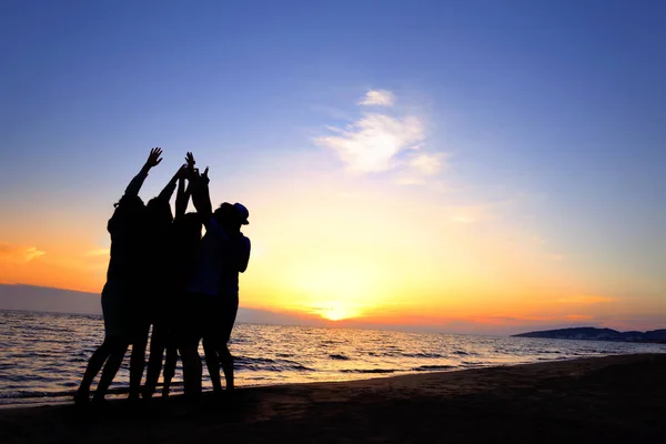 Persone celebrazione spiaggia festa estate vacanza concetto di vacanza — Foto Stock