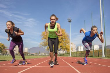 kadın Atletizm üzerinde yarış hazır