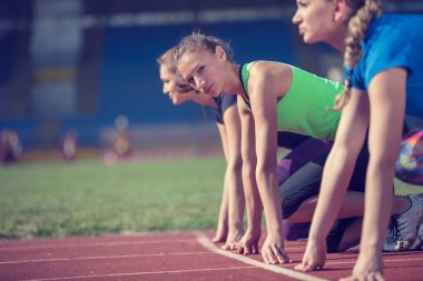 kadın Atletizm üzerinde yarış hazır
