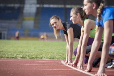 kadın Atletizm üzerinde yarış hazır
