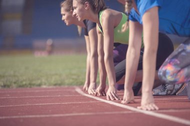 kadın Atletizm üzerinde yarış hazır