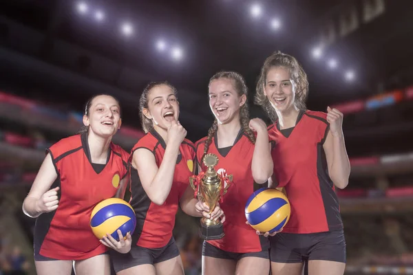 Mulher voleibol Jogadores comemorando vitória e medalha de ouro — Fotografia de Stock