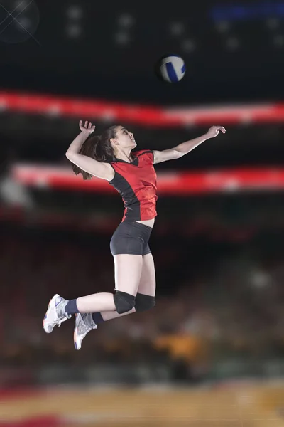 女子排球运动员在 vollayball 球场上跳跃特写. — 图库照片
