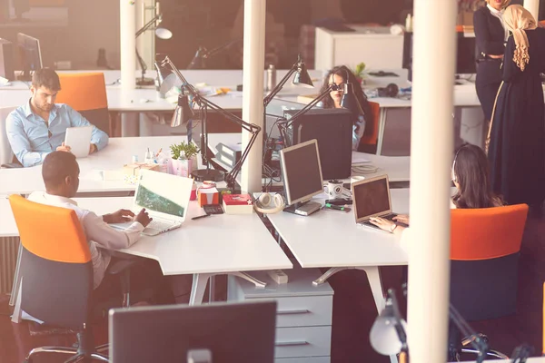 Startup üzleti emberek csoport munka mindennapi munkáját modern irodában — Stock Fotó
