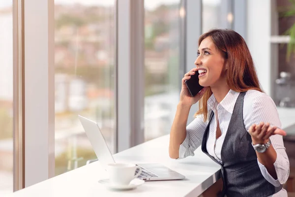 Modern business woman in the office working at computer — Stock Photo, Image