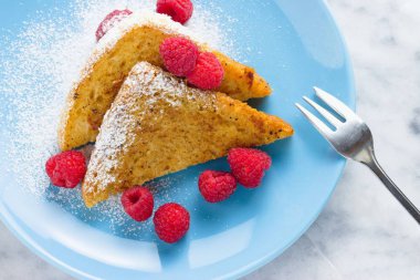 Yumurtalı ekmek ile Ahududu