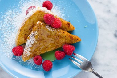 Yumurtalı ekmek ile Ahududu