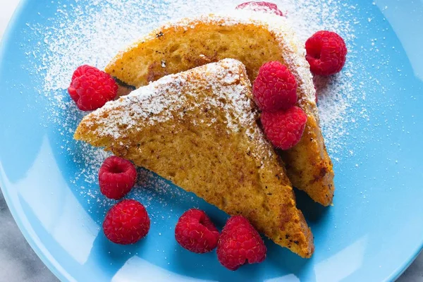 Yumurtalı ekmek bal ve ahududu ile