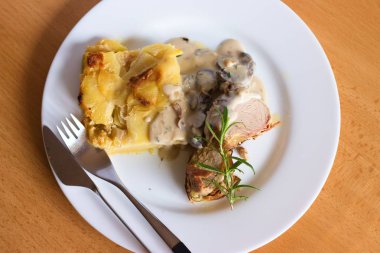 Bonfile tabak içinde pirzola