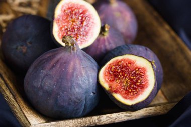 Güzel olgun mor incir