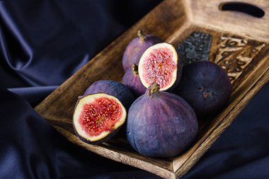 Güzel olgun mor incir