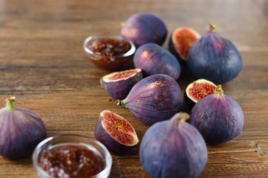 Güzel olgun mor incir