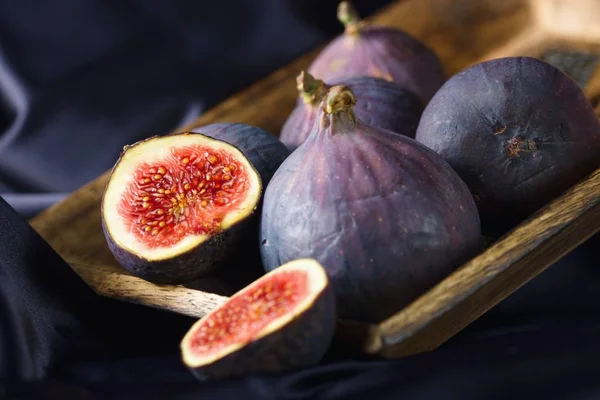 Güzel olgun mor incir