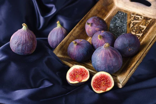 Güzel olgun mor incir