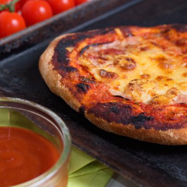 Gevrek ev yapımı pizza