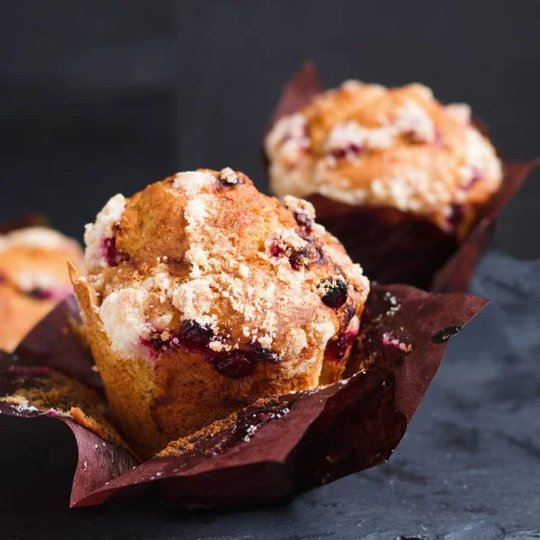 Áfonya és a mazsolát muffin — Stock Fotó