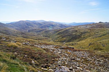 Avustralya 'daki Kosciuszko Dağı yolunda.