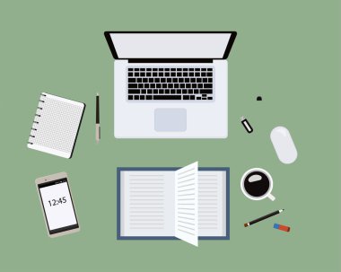 Dizüstü bilgisayar, fare, kalem, akıllı telefon ve diğer malzemeleri fincan kahve ile modern yeşil ofis resepsiyon masası. Boş defter sayfası. Çalışma alanı boyut üst görünüm.