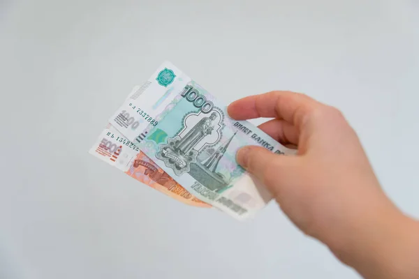 A woman's hand holds a five thousandth note. Russian money. — Stock Photo, Image