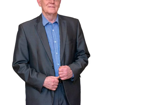 Üst düzey bir işadamının takım elbise giyip, izole edilmiş beyaz arka planda kameraya bakarken tam boy görüntüsü..