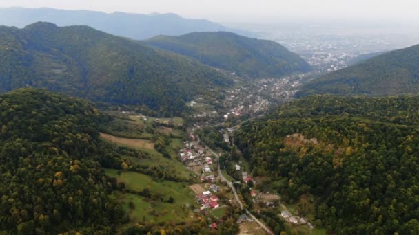 秋天有树木的空中观光山 — 图库视频影像