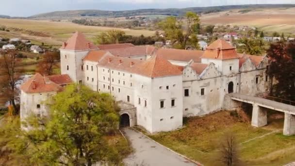 Panoramatické vzdušné střety starého hradu — Stock video