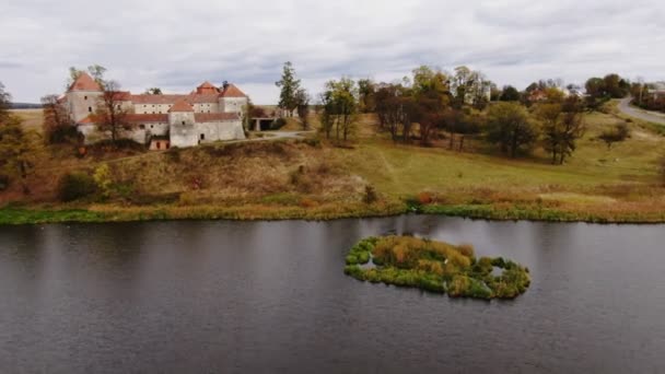 Панорамне повітряне селфі зняте на старому замку — стокове відео