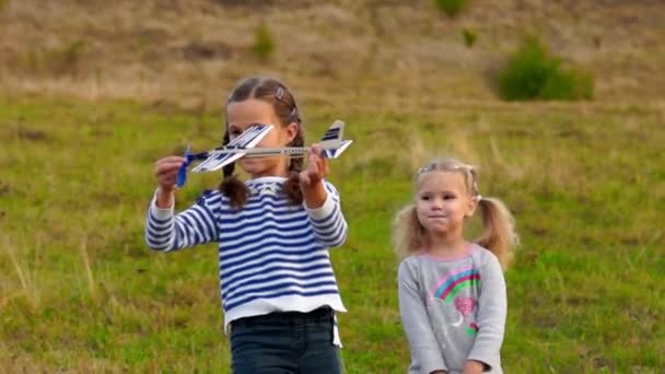 Filles Faire Des Avions Bois Avoir Moment Amusant — Video