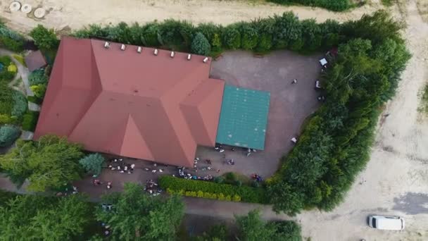 Вид с воздуха на красивый ресторан — стоковое видео
